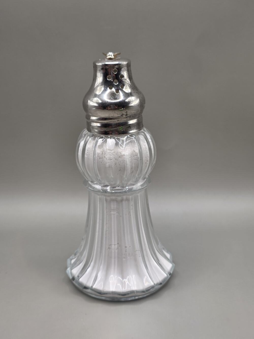 Vintage Lady Primrose Bee Powder Shaker | Royal Extract Dusting Silk